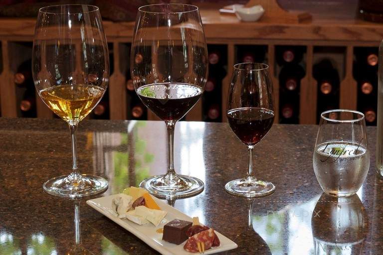 Lynfred Winery - Roselle, IL menu_pic