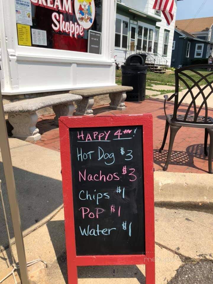 Ice Cream Shoppe - Sharon, WI menu_pic