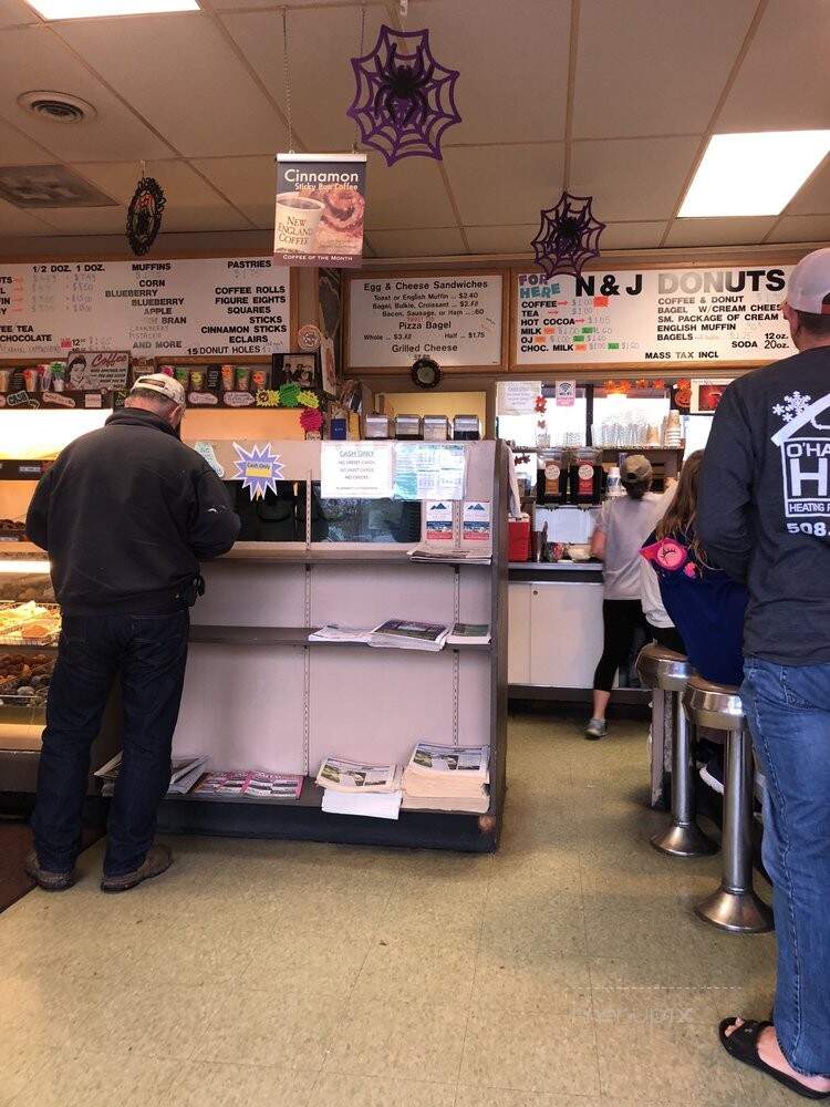 N & J Donuts - Oxford, MA