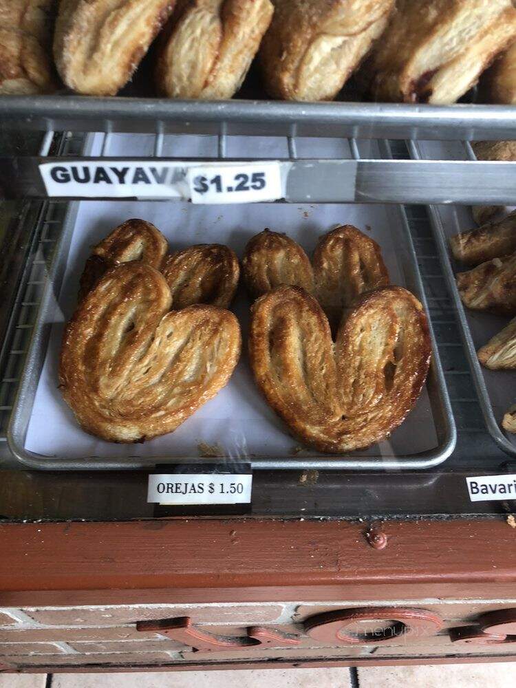 Los Paisas Bakery - Passaic, NJ