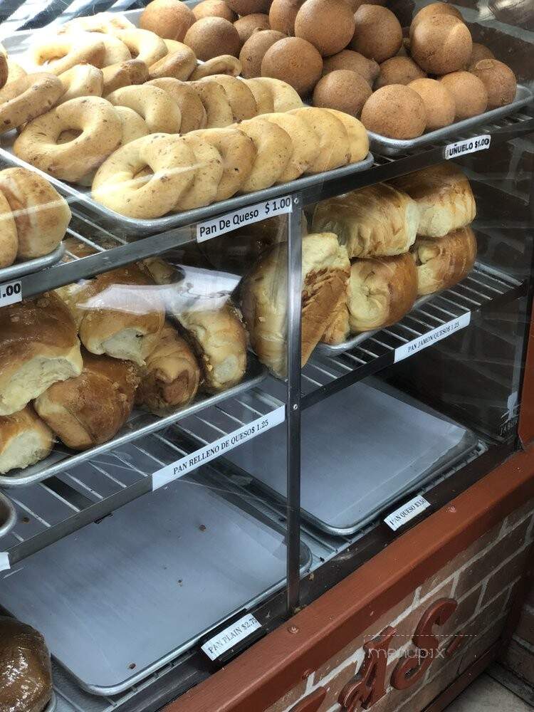 Los Paisas Bakery - Passaic, NJ