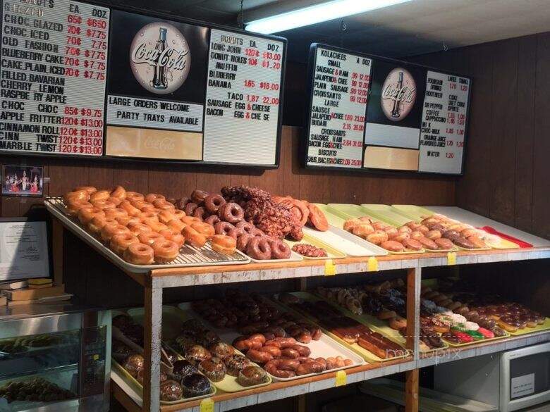 Snowflake Donuts - Orange, TX