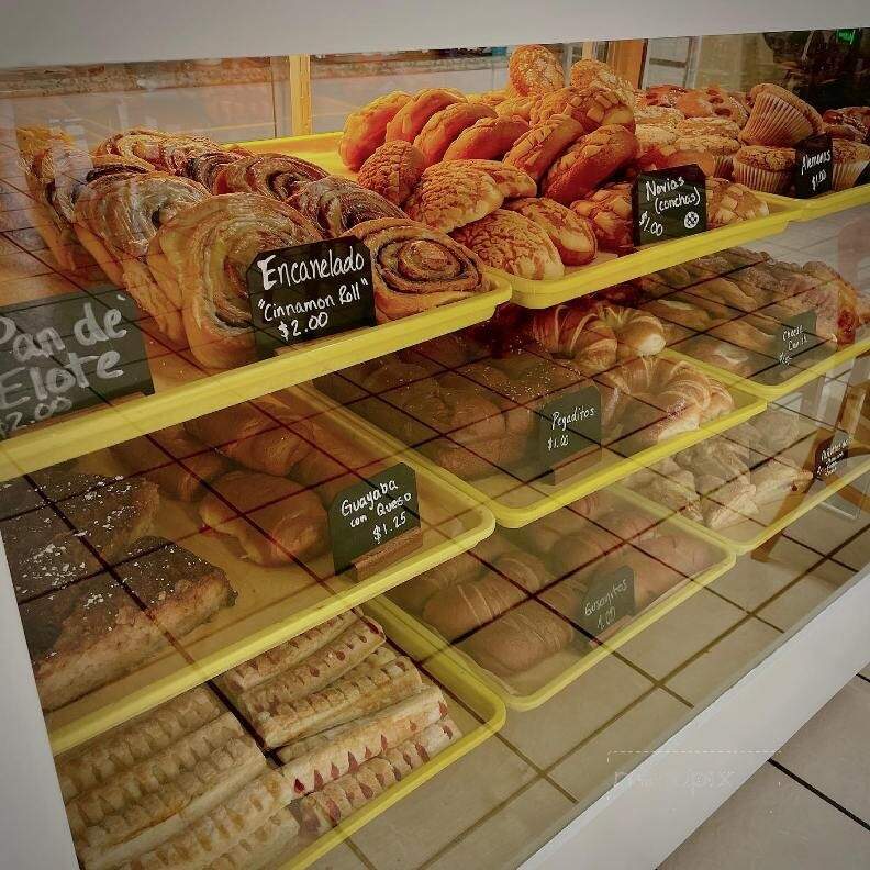 El Salvador Bakery y Pupuseria - GAINESVILLE, GA
