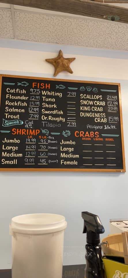 Crabknockers Seafood Market - Leonardtown, MD