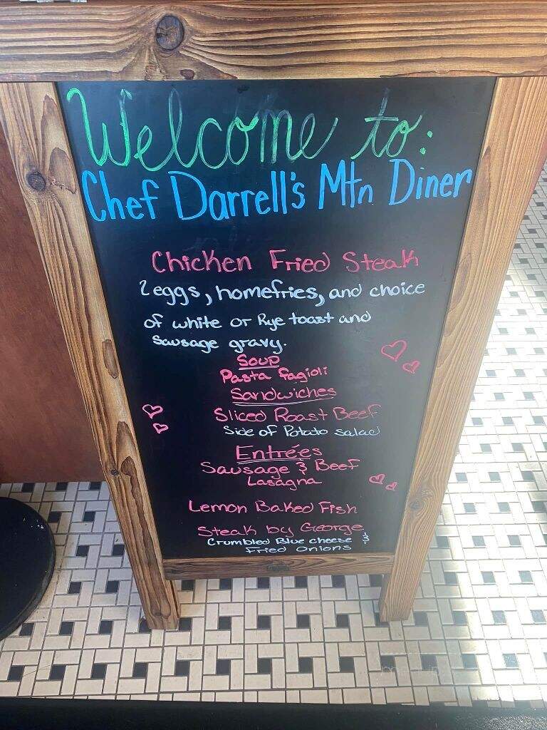 Chef Darrell's Mountain Diner - Blue Mountain Lake, NY