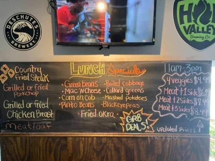 Junior's Bar & Grill - Toccoa, GA
