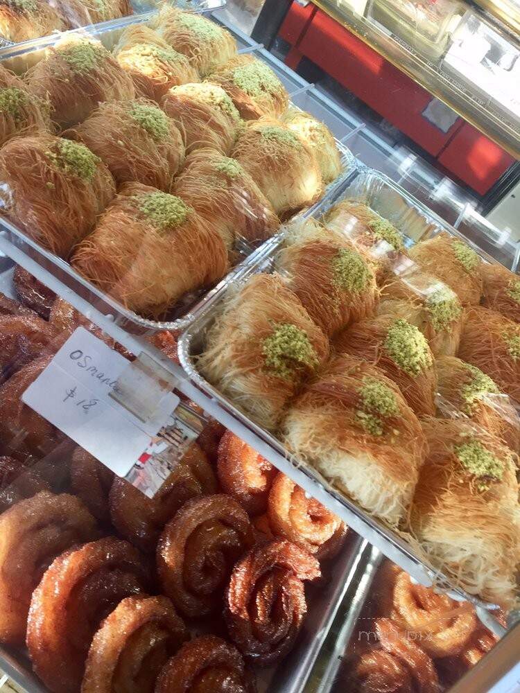 Vrej Pastry Shop - Pasadena, CA