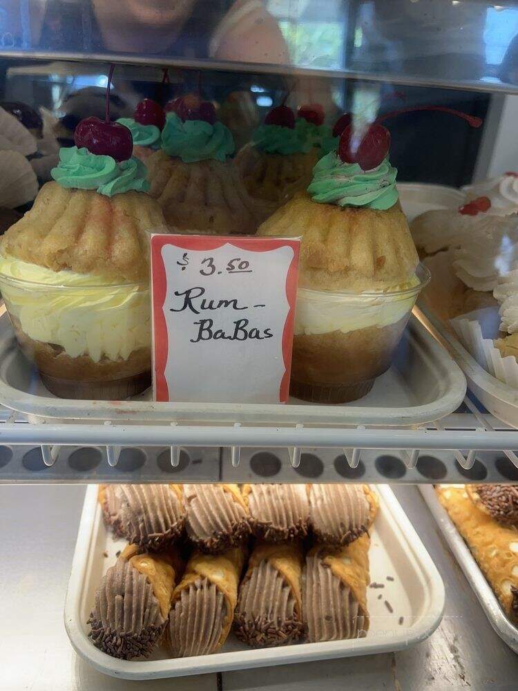 Libby's Italian Pastry Shop - New Haven, CT