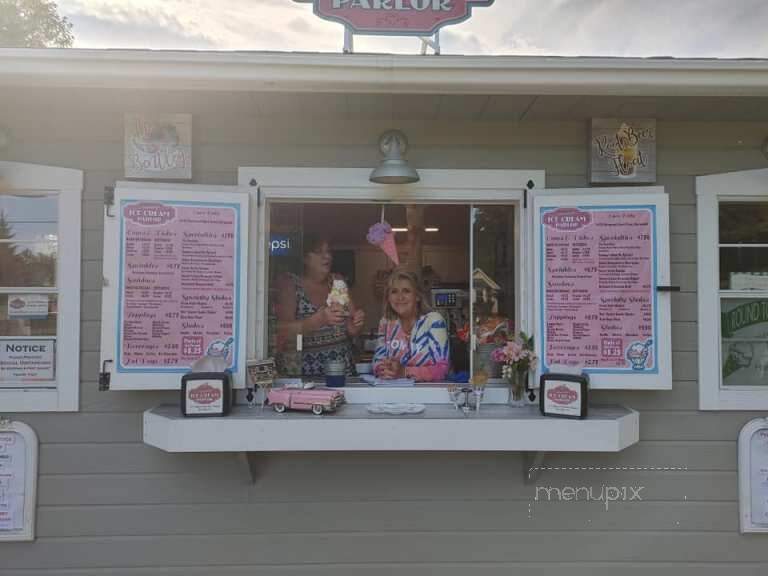 Pammy's Ice Cream Parlor - Harpswell, ME
