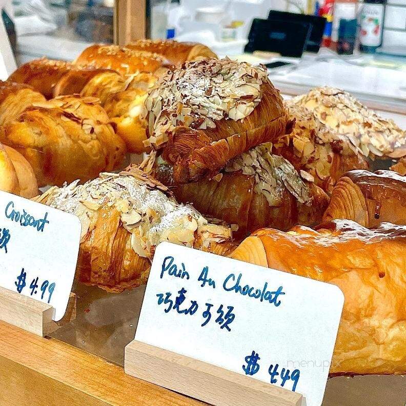 Daily Delicious Bakery - Richmond, BC