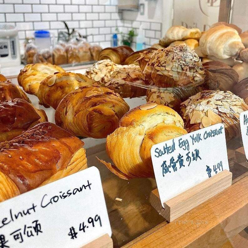 Daily Delicious Bakery - Richmond, BC