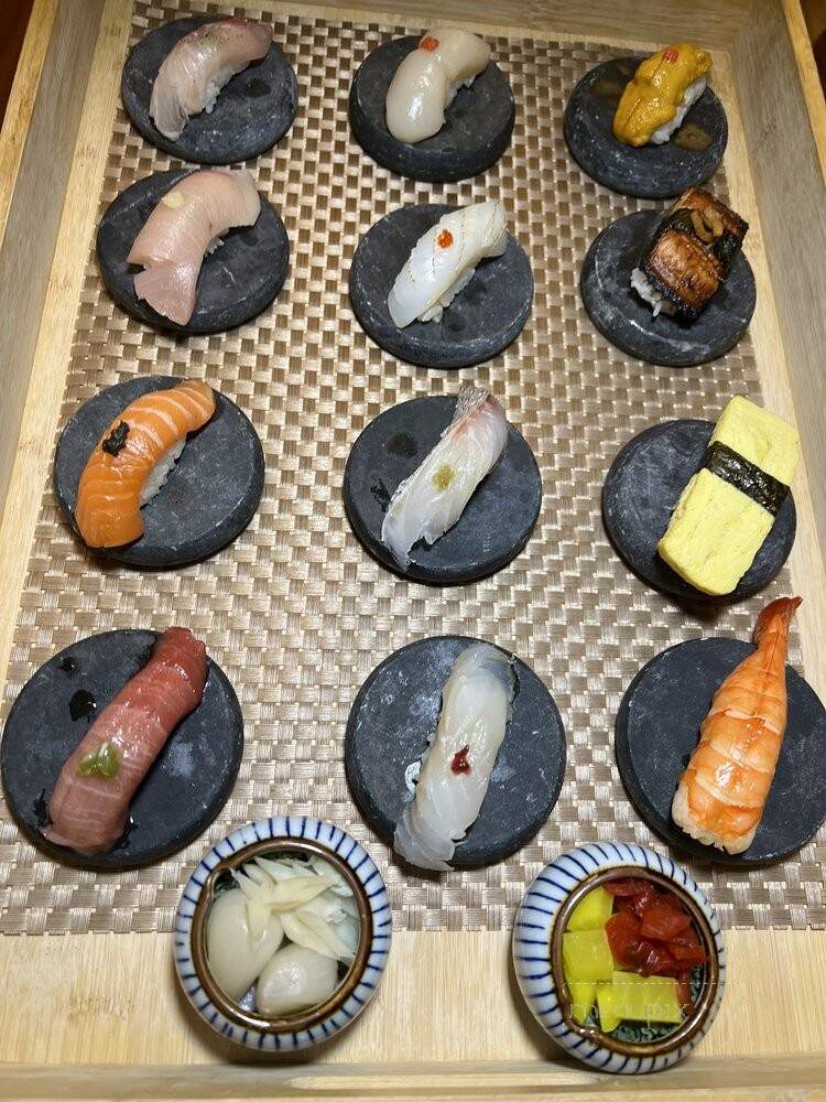 Yeon Uh - Los Angeles, CA menu_pic