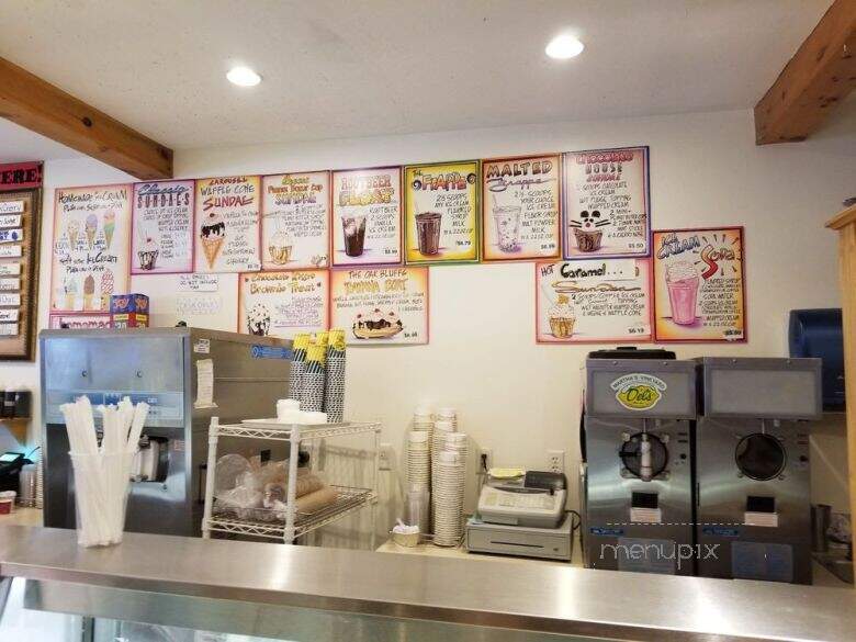 Carousel Ice Cream - Vineyard Haven, MA