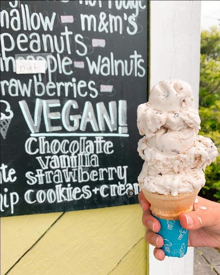 Lucky's Ice Cream & Grill - Lee, MA menu_pic