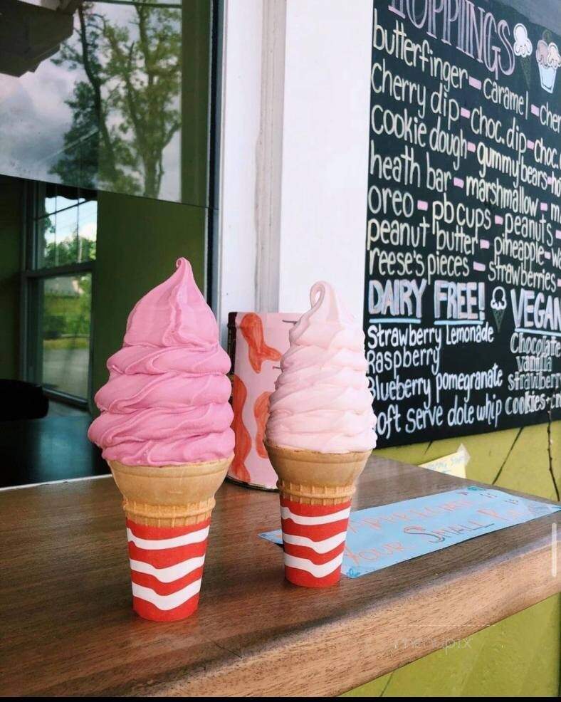 Lucky's Ice Cream & Grill - Lee, MA menu_pic