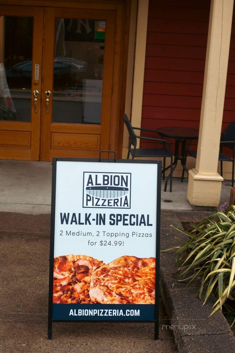Albion Pizzeria - Maple Ridge, BC