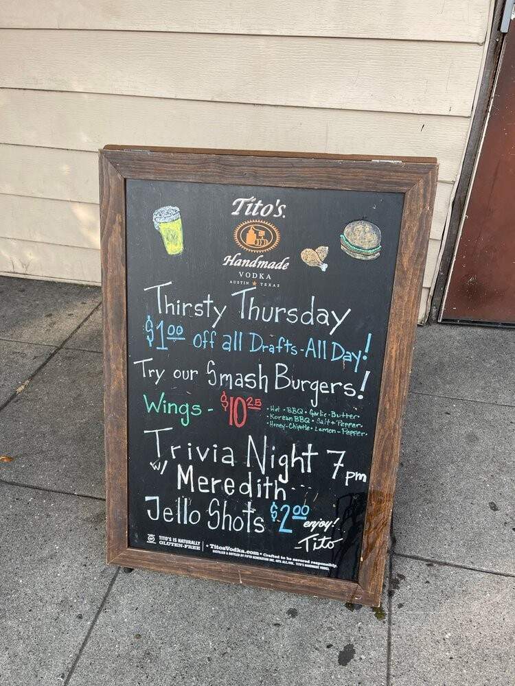 Mac's Triangle Pub - Seattle, WA