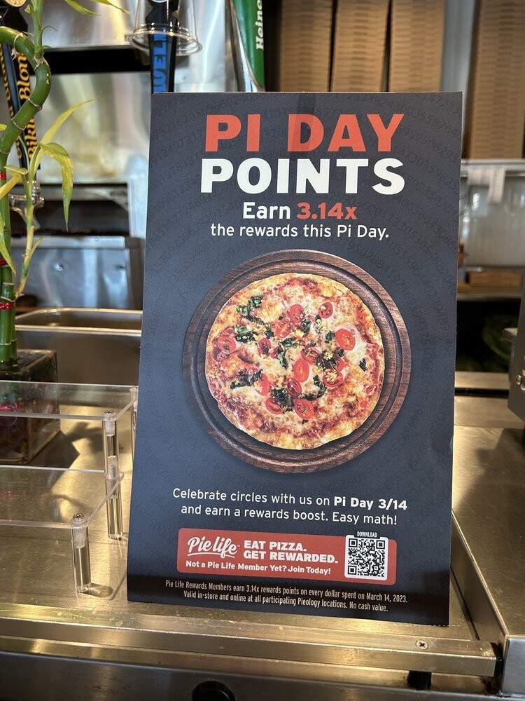 Pieology Pizzeria - Honolulu, HI