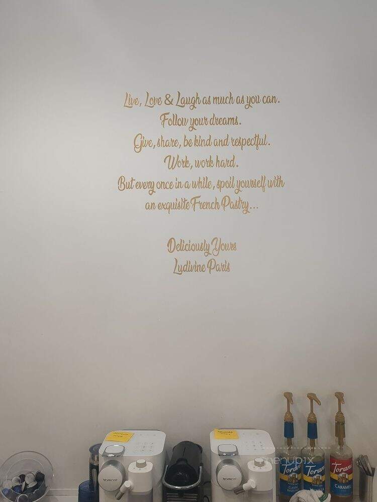 Ludivine Paris - Los Angeles, CA menu_pic
