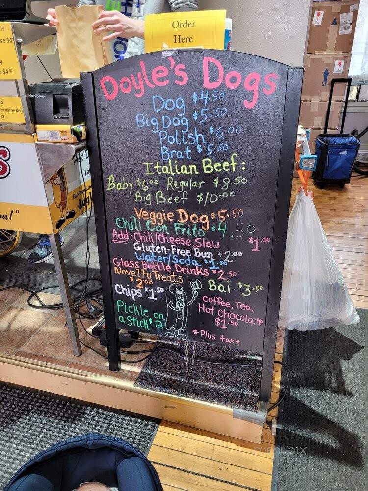 Doyle's Dogs - Lake Mills, WI