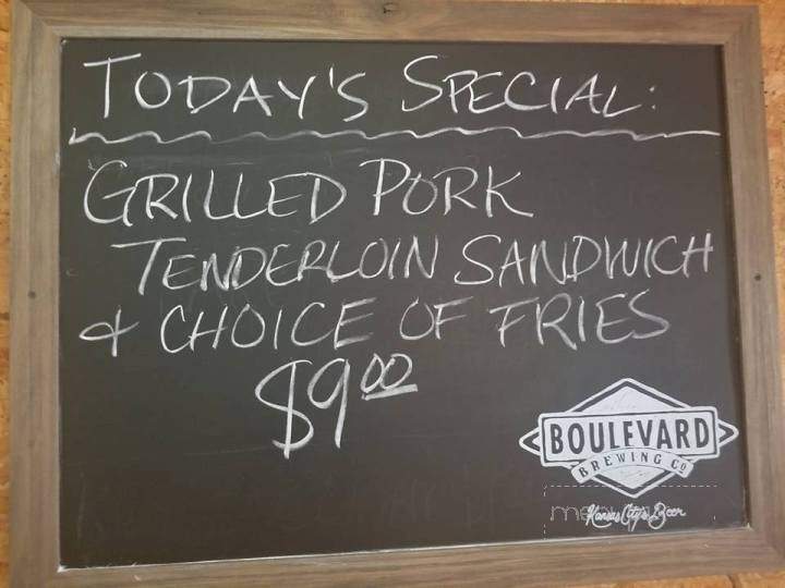 Around the Bend Bar-BQ - Climax Springs, MO menu_pic