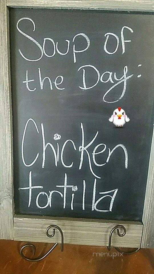 Mom's Front Porch - Luling, TX menu_pic