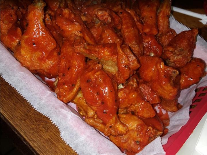 Wings Xpress photo, Knoxville TN Big Image