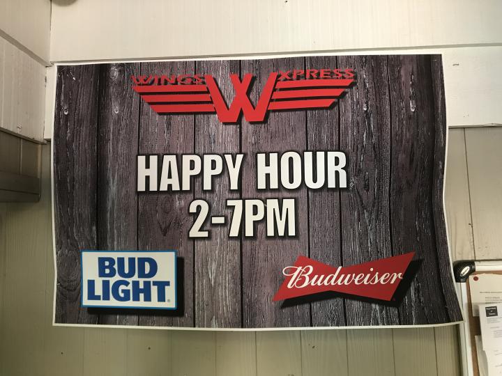 Wings Xpress photo, Knoxville TN Big Image