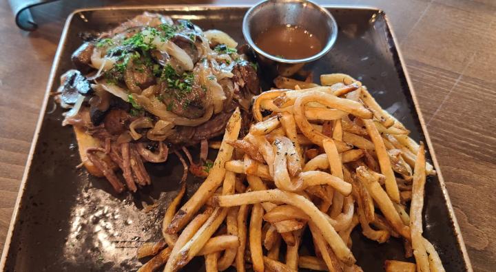 Iron Horse Bar and Grill photo, Leawood KS Big Image